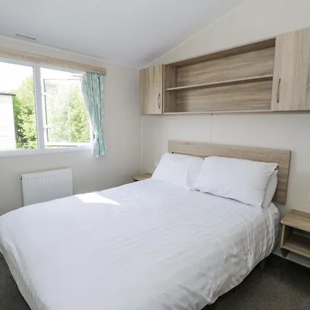 Manor House Gold 2 Bedroom 20c *