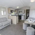 Manor House Gold 2 Bedroom 20c מריפורט